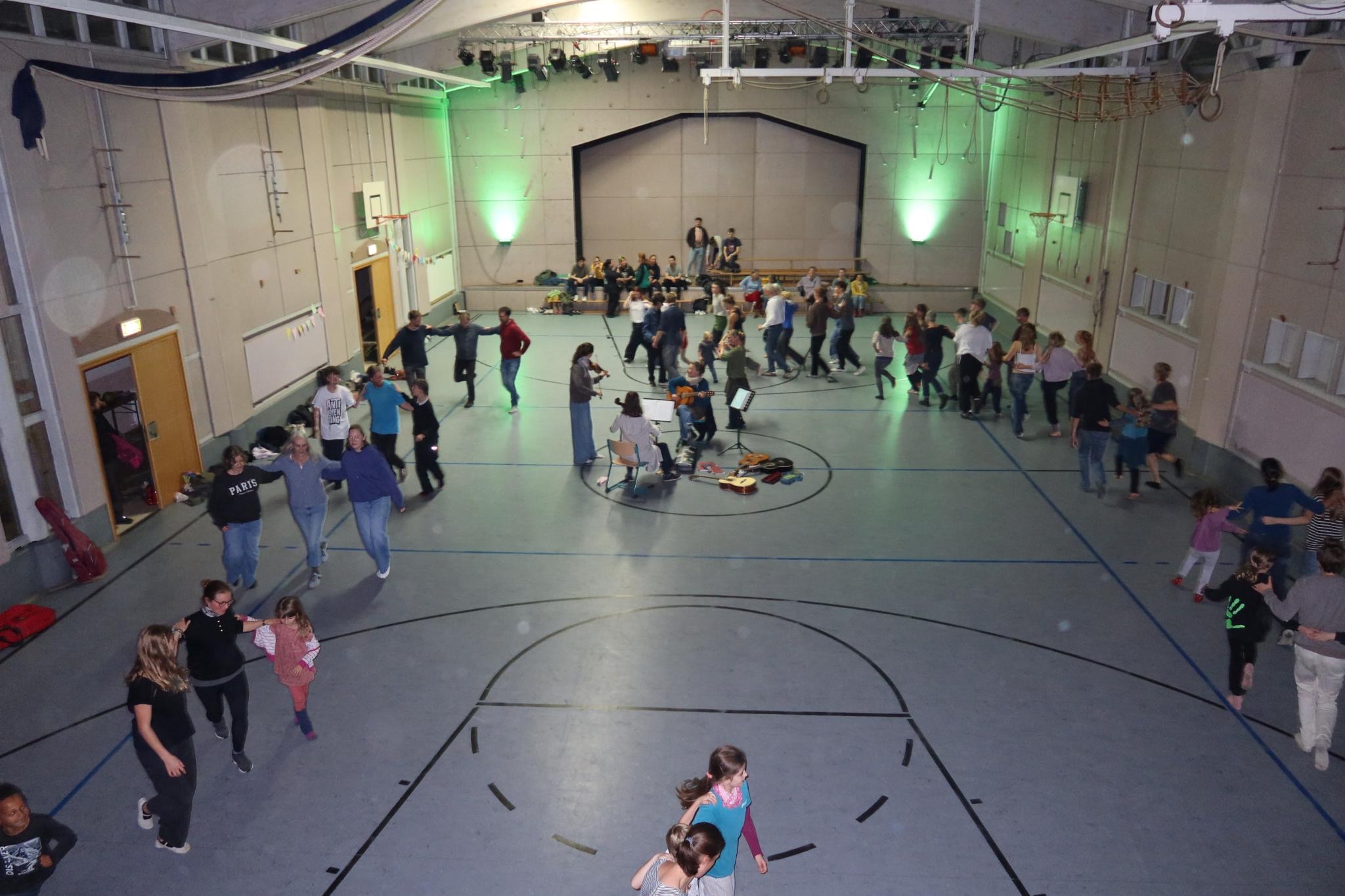 Tanzen in der Turnhalle